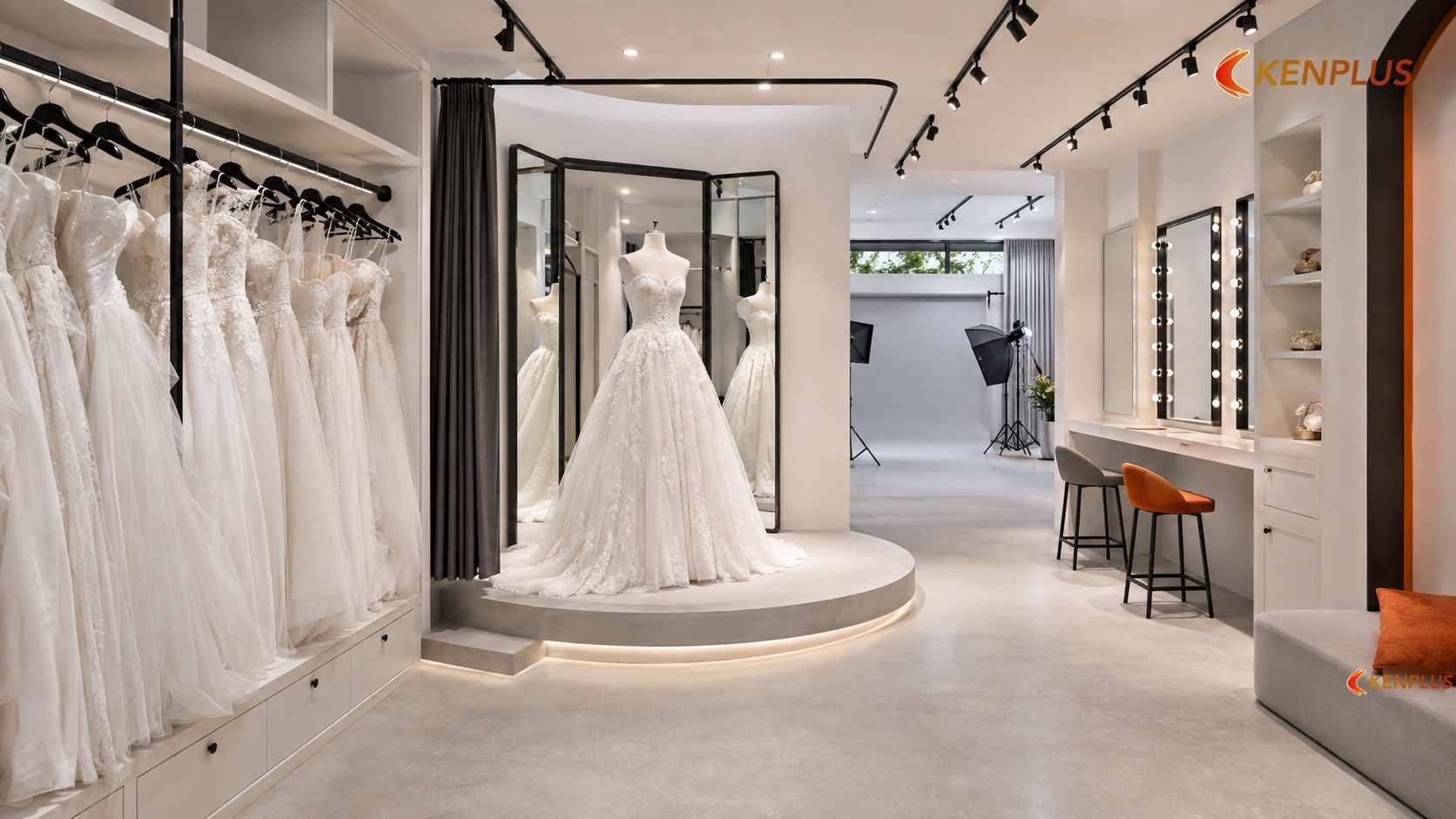 Vai trò của bục thử váy trong luồng showroom – trang điểm – studio