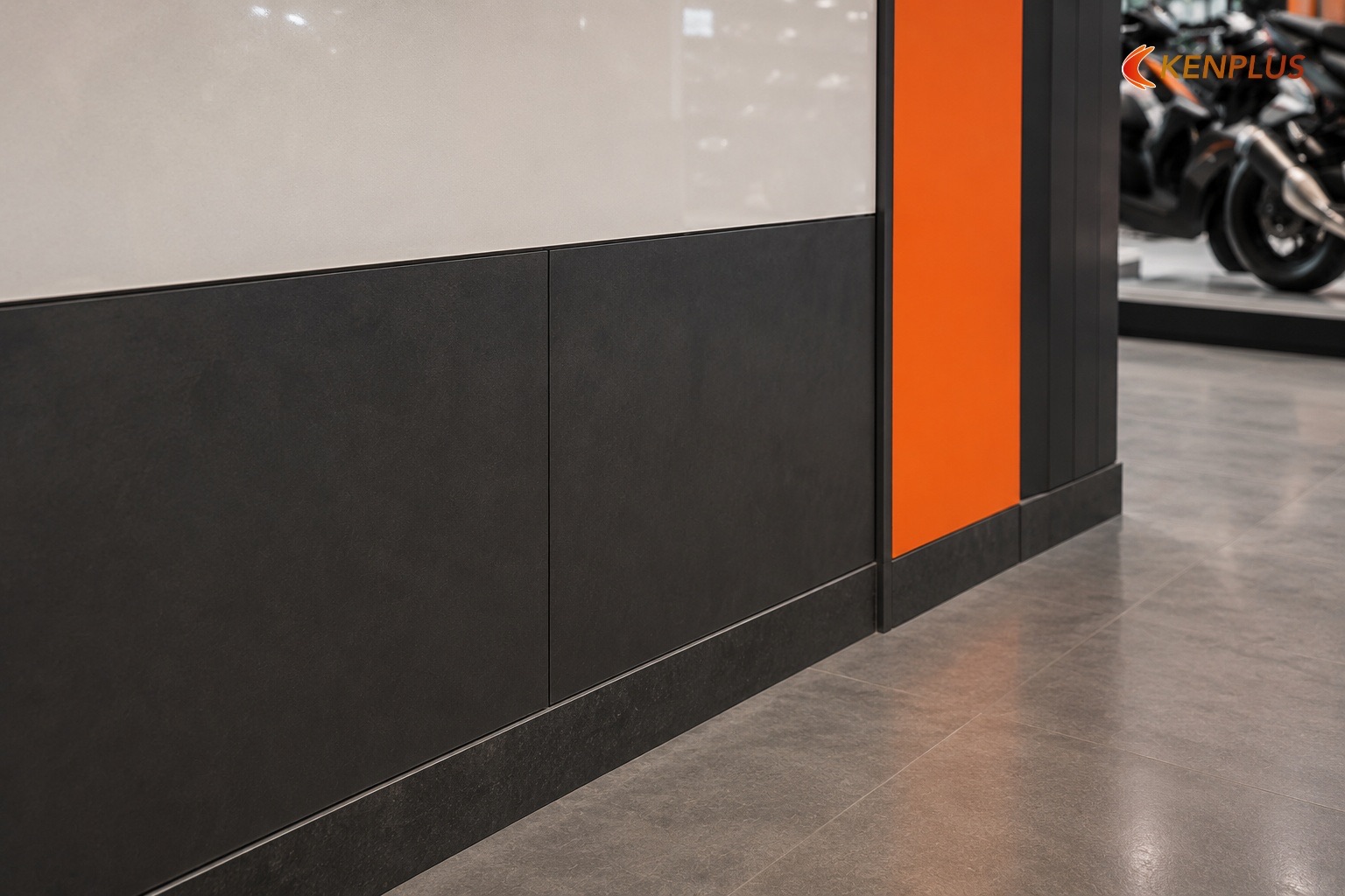 Tường và vách — hoàn thiện chịu va đập, dễ lau — Chọn vật liệu thi công showroom xe máy Tường và vách — hoàn thiện chịu va đập, dễ lau — Chọn vật liệu thi công showroom xe máy