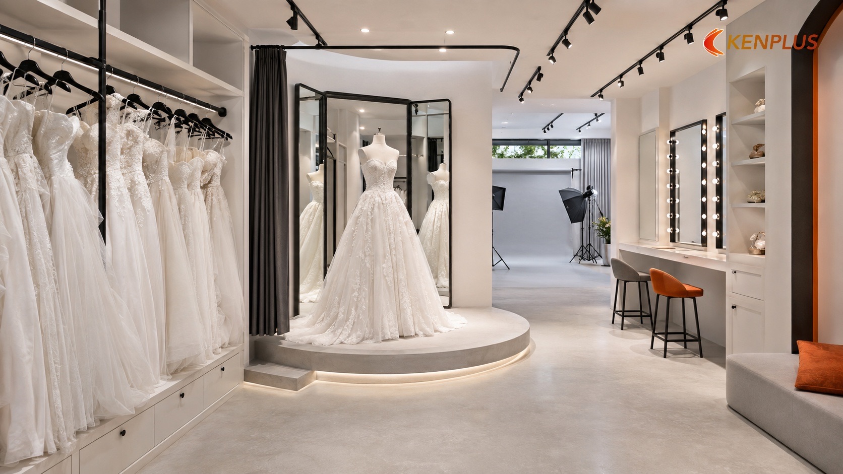 Vai trò bục thử váy trong luồng showroom – makeup – studio — Kích thước bục thử váy studio áo cưới bao nhiêu hợp lý Vai trò bục thử váy trong luồng showroom – makeup – studio — Kích thước bục thử váy studio áo cưới bao nhiêu hợp lý