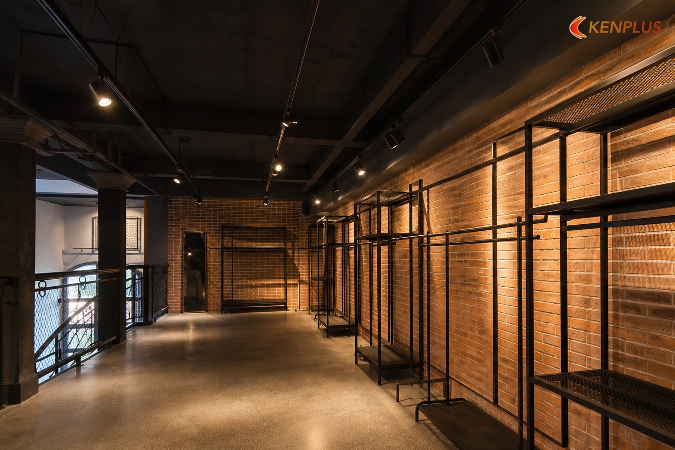 Mẫu 22 — Industrial loft — giá sắt cao · biến thể 3 — 25+ mẫu thiết kế shop thời trang đẹp 2026 Mẫu 22 — Industrial loft — giá sắt cao · biến thể 3 — 25+ mẫu thiết kế shop thời trang đẹp 2026
