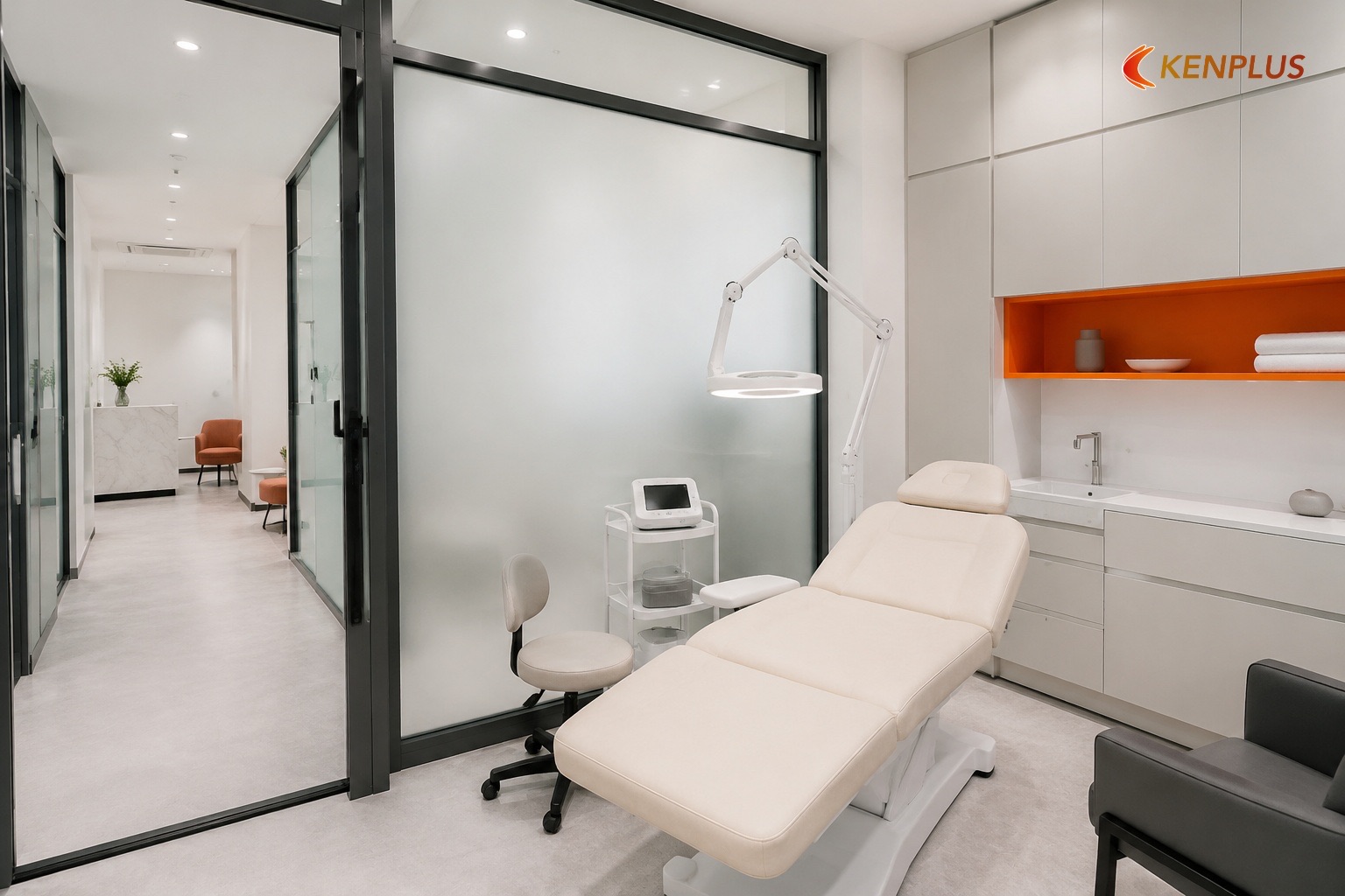 Ý tưởng 1: Clinical clean — spa da y khoa sáng — Ý tưởng thiết kế spa chăm sóc da 80m² Ý tưởng 1: Clinical clean — spa da y khoa sáng — Ý tưởng thiết kế spa chăm sóc da 80m²