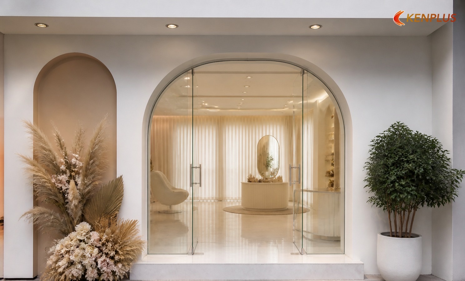 Mẫu 02 — Showroom treo váy cao