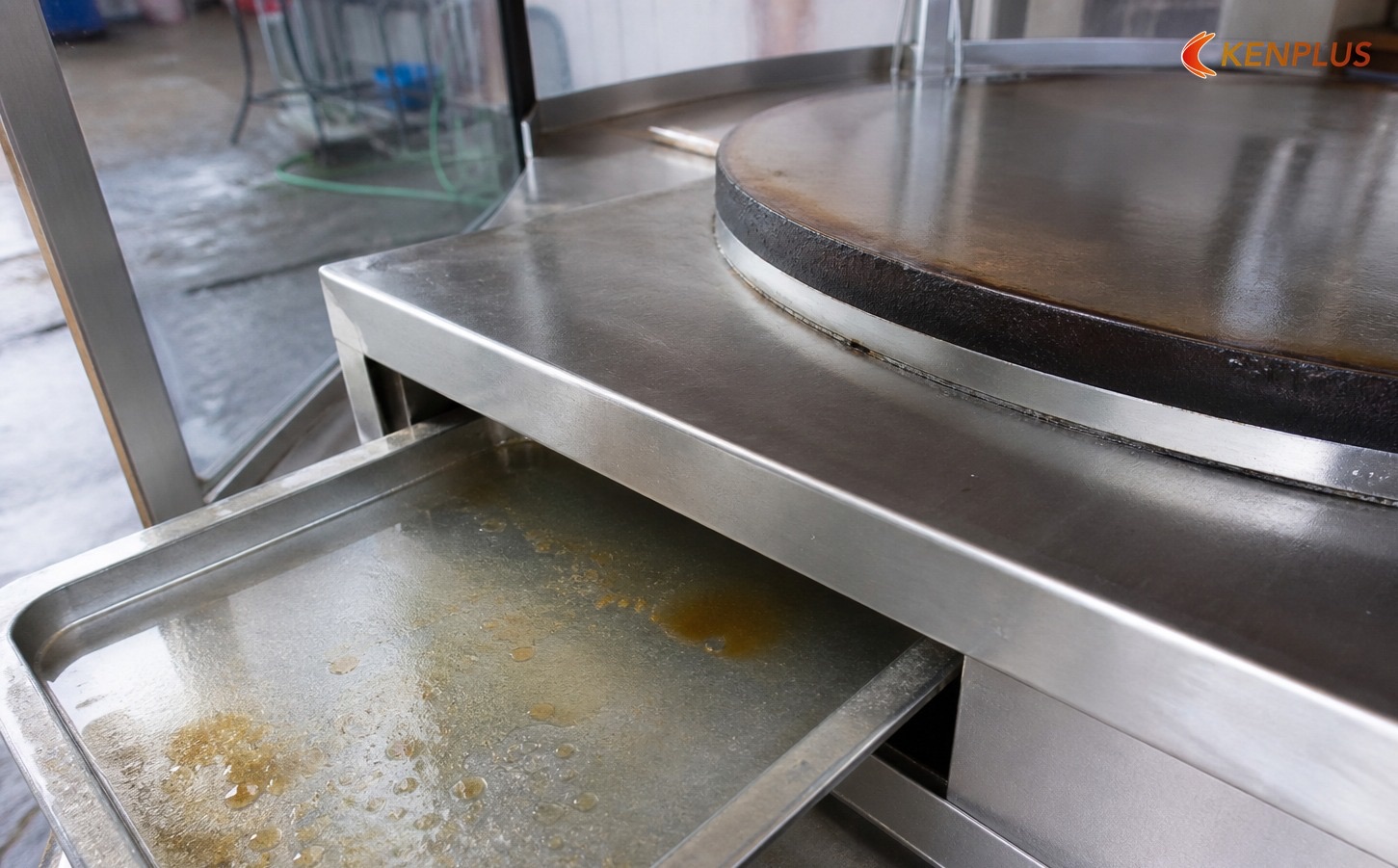 Mẫu 14 — Khói dầu khi làm crepe